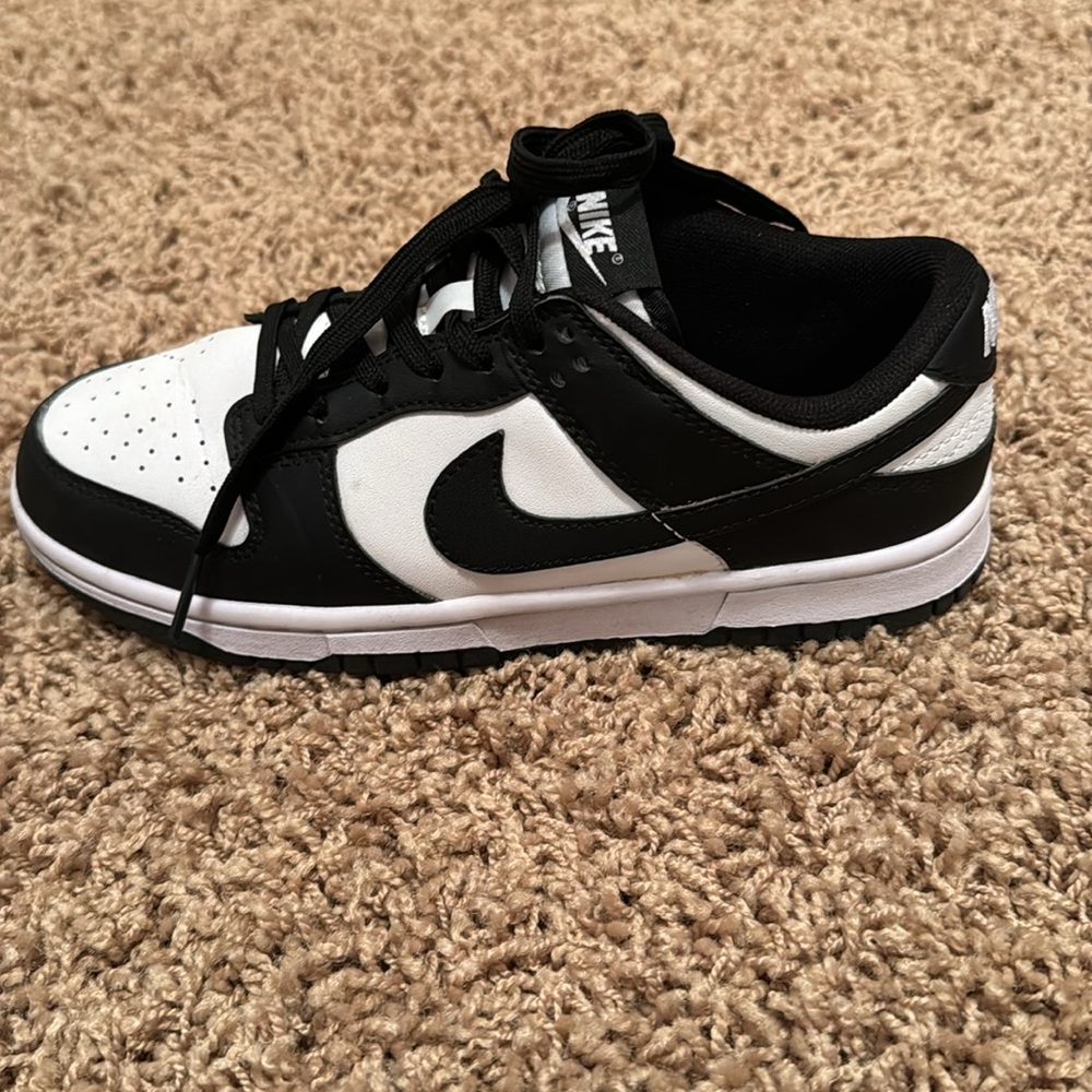 Nike Women Dunk Low Size 8